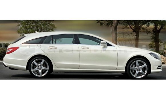Buy Import Mercedes-Benz 190 White Car in Import - Dubai in Belait Buy Import Mercedes-Benz 190 White Car in Import - Dubai in Belait