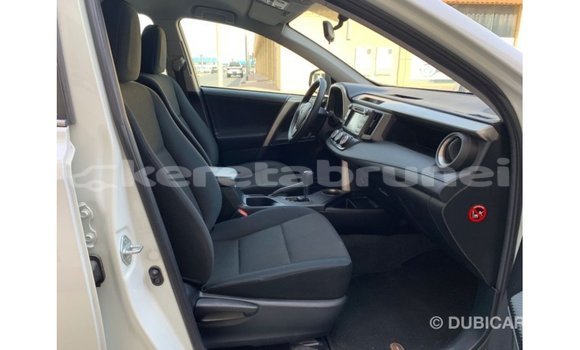 Buy Import Toyota HiAce White Truck in Import - Dubai in Belait Buy Import Toyota HiAce White Truck in Import - Dubai in Belait