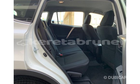 Buy Import Toyota HiAce White Truck in Import - Dubai in Belait Buy Import Toyota HiAce White Truck in Import - Dubai in Belait