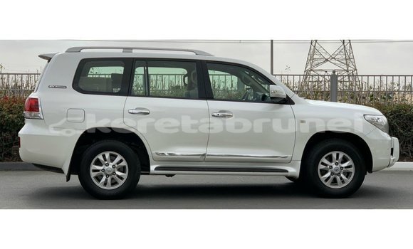 Buy Import Toyota Land Cruiser White Car in Import - Dubai in Belait Buy Import Toyota Land Cruiser White Car in Import - Dubai in Belait