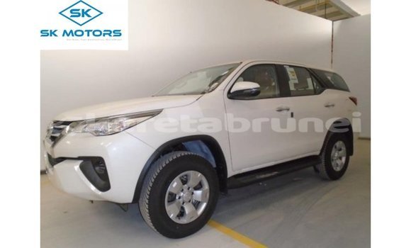Buy Import Toyota Fortuner White Car in Import - Dubai in Belait Buy Import Toyota Fortuner White Car in Import - Dubai in Belait