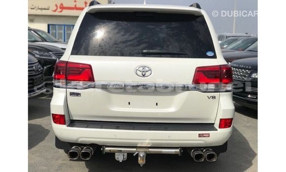 Buy Import Toyota Land Cruiser White Car in Import - Dubai in Belait Buy Import Toyota Land Cruiser White Car in Import - Dubai in Belait