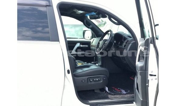 Buy Import Toyota Land Cruiser White Car in Import - Dubai in Belait Buy Import Toyota Land Cruiser White Car in Import - Dubai in Belait
