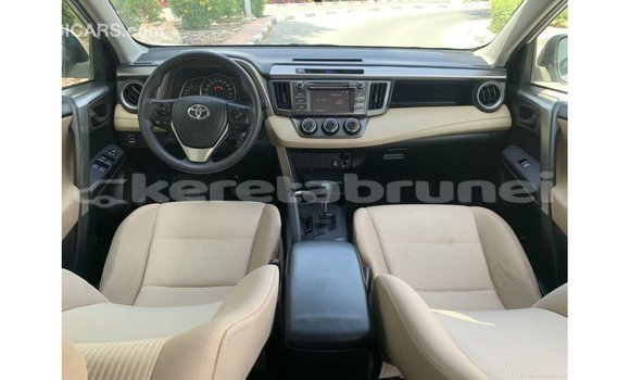 Buy Import Toyota HiAce White Truck in Import - Dubai in Belait Buy Import Toyota HiAce White Truck in Import - Dubai in Belait