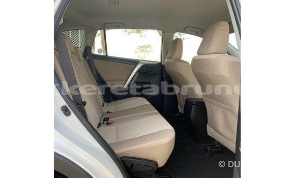 Buy Import Toyota HiAce White Truck in Import - Dubai in Belait Buy Import Toyota HiAce White Truck in Import - Dubai in Belait