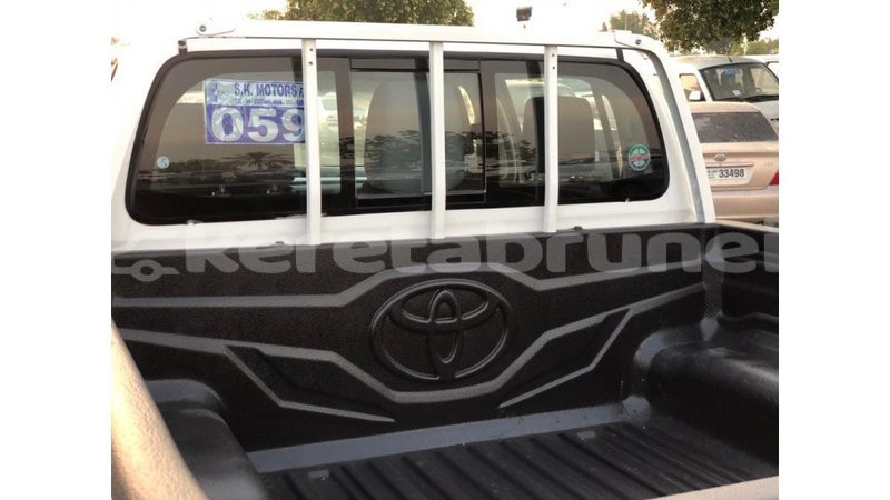 Big with watermark toyota hilux belait import dubai 4279