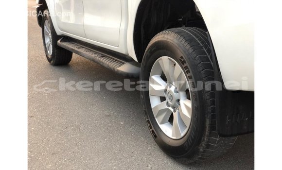 Buy Import Toyota Hilux White Car in Import - Dubai in Belait Buy Import Toyota Hilux White Car in Import - Dubai in Belait