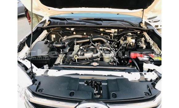 Buy Import Toyota Hilux White Car in Import - Dubai in Belait Buy Import Toyota Hilux White Car in Import - Dubai in Belait