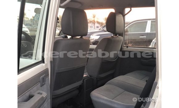 Buy Import Toyota Land Cruiser White Car in Import - Dubai in Belait Buy Import Toyota Land Cruiser White Car in Import - Dubai in Belait