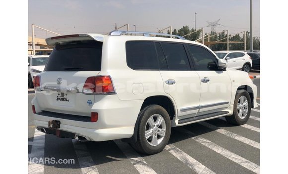 Buy Import Toyota Land Cruiser White Car in Import - Dubai in Belait Buy Import Toyota Land Cruiser White Car in Import - Dubai in Belait