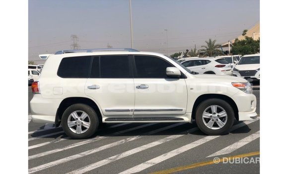 Buy Import Toyota Land Cruiser White Car in Import - Dubai in Belait Buy Import Toyota Land Cruiser White Car in Import - Dubai in Belait