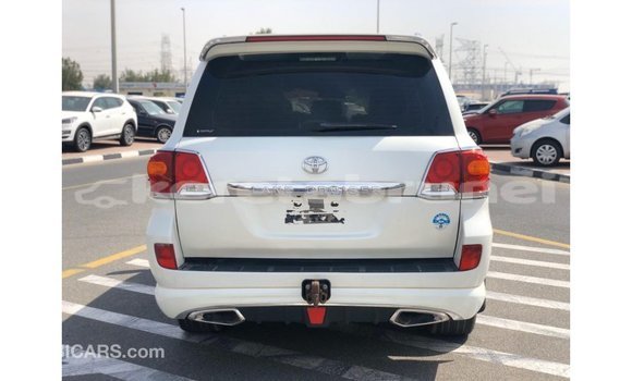 Buy Import Toyota Land Cruiser White Car in Import - Dubai in Belait Buy Import Toyota Land Cruiser White Car in Import - Dubai in Belait