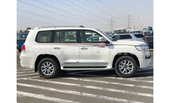 Buy Import Toyota Land Cruiser White Car in Import - Dubai in Belait Buy Import Toyota Land Cruiser White Car in Import - Dubai in Belait