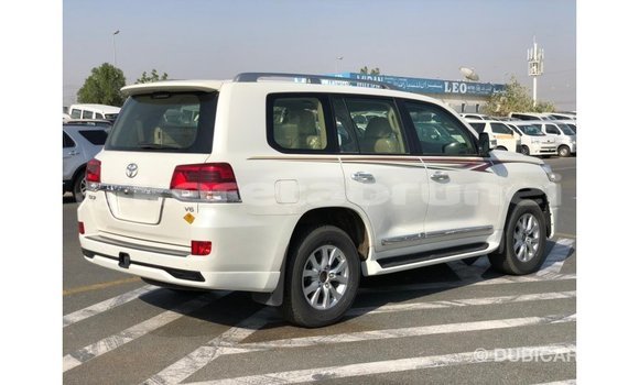 Buy Import Toyota Land Cruiser White Car in Import - Dubai in Belait Buy Import Toyota Land Cruiser White Car in Import - Dubai in Belait