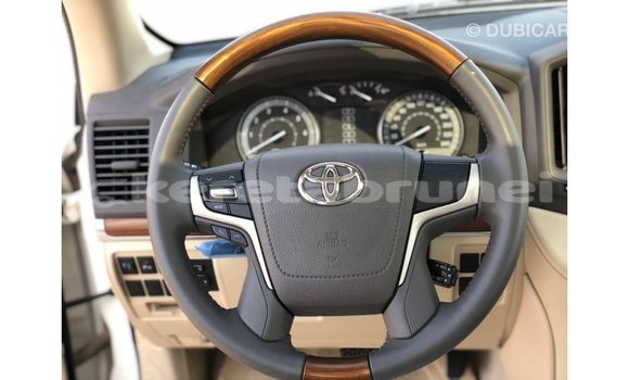 Buy Import Toyota Land Cruiser White Car in Import - Dubai in Belait Buy Import Toyota Land Cruiser White Car in Import - Dubai in Belait