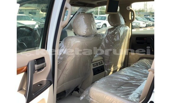 Buy Import Toyota Land Cruiser White Car in Import - Dubai in Belait Buy Import Toyota Land Cruiser White Car in Import - Dubai in Belait