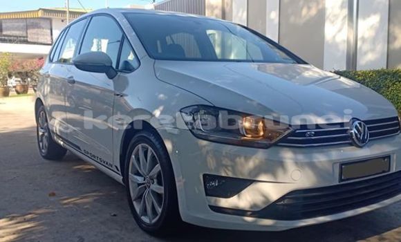 Buy Used Volkswagen Golf White Car in Bandar Seri Begawan in Brunei-Muara Buy Used Volkswagen Golf White Car in Bandar Seri Begawan in Brunei-Muara