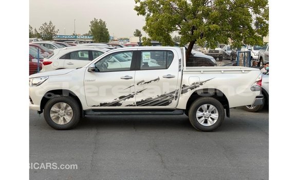 Buy Import Toyota Hilux White Car in Import - Dubai in Belait Buy Import Toyota Hilux White Car in Import - Dubai in Belait