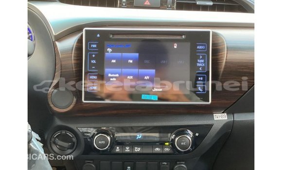 Buy Import Toyota Hilux White Car in Import - Dubai in Belait Buy Import Toyota Hilux White Car in Import - Dubai in Belait