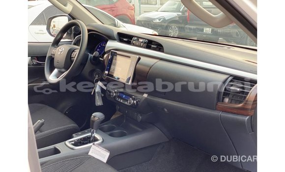 Buy Import Toyota Hilux White Car in Import - Dubai in Belait Buy Import Toyota Hilux White Car in Import - Dubai in Belait