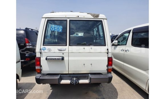 Buy Import Toyota Land Cruiser White Car in Import - Dubai in Belait Buy Import Toyota Land Cruiser White Car in Import - Dubai in Belait