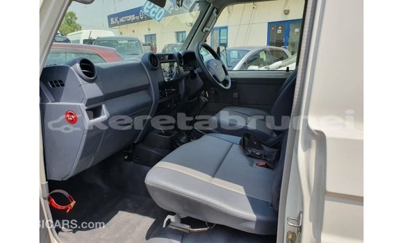 Buy Import Toyota Land Cruiser White Car in Import - Dubai in Belait Buy Import Toyota Land Cruiser White Car in Import - Dubai in Belait