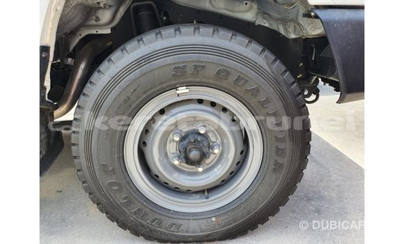 Buy Import Toyota Land Cruiser White Car in Import - Dubai in Belait Buy Import Toyota Land Cruiser White Car in Import - Dubai in Belait