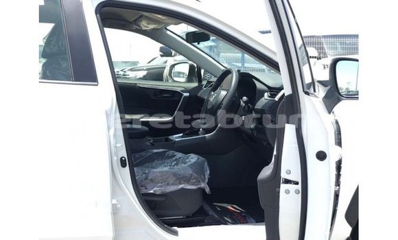 Buy Import Toyota HiAce White Truck in Import - Dubai in Belait Buy Import Toyota HiAce White Truck in Import - Dubai in Belait