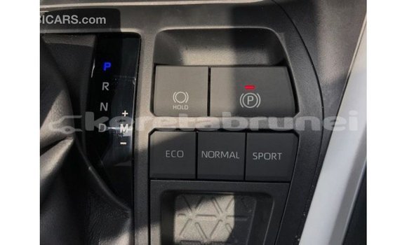 Buy Import Toyota HiAce White Truck in Import - Dubai in Belait Buy Import Toyota HiAce White Truck in Import - Dubai in Belait