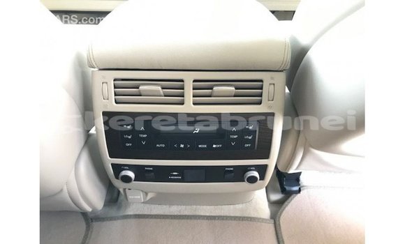 Buy Import Toyota Land Cruiser White Car in Import - Dubai in Belait Buy Import Toyota Land Cruiser White Car in Import - Dubai in Belait