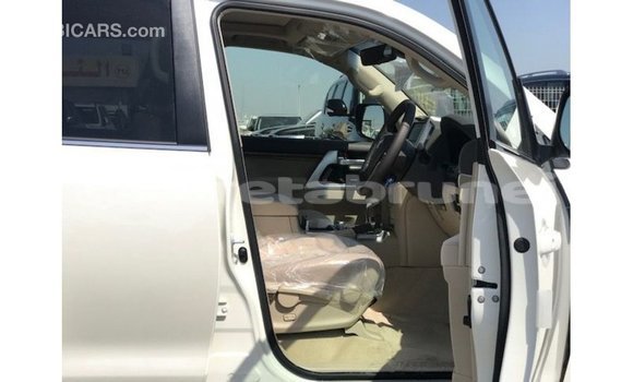 Buy Import Toyota Land Cruiser White Car in Import - Dubai in Belait Buy Import Toyota Land Cruiser White Car in Import - Dubai in Belait