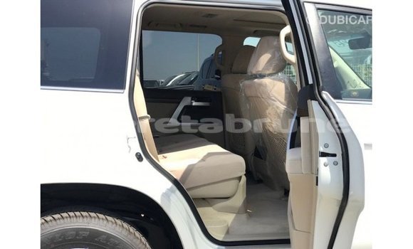 Buy Import Toyota Land Cruiser White Car in Import - Dubai in Belait Buy Import Toyota Land Cruiser White Car in Import - Dubai in Belait