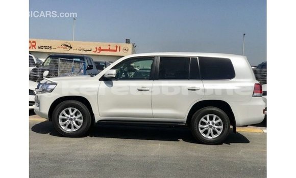 Buy Import Toyota Land Cruiser White Car in Import - Dubai in Belait Buy Import Toyota Land Cruiser White Car in Import - Dubai in Belait