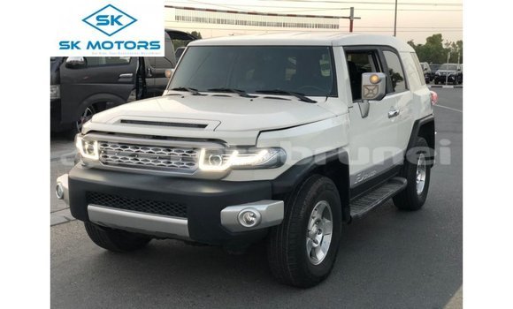 Buy Import Toyota FJ Cruiser White Car in Import - Dubai in Belait Buy Import Toyota FJ Cruiser White Car in Import - Dubai in Belait