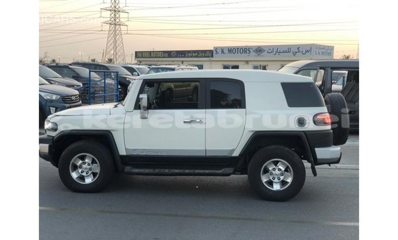 Buy Import Toyota FJ Cruiser White Car in Import - Dubai in Belait Buy Import Toyota FJ Cruiser White Car in Import - Dubai in Belait