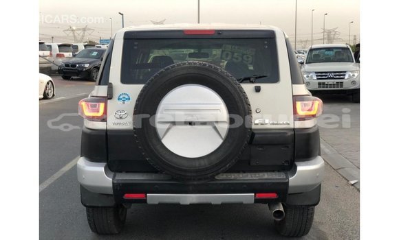 Buy Import Toyota FJ Cruiser White Car in Import - Dubai in Belait Buy Import Toyota FJ Cruiser White Car in Import - Dubai in Belait