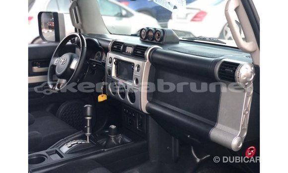 Buy Import Toyota FJ Cruiser White Car in Import - Dubai in Belait Buy Import Toyota FJ Cruiser White Car in Import - Dubai in Belait