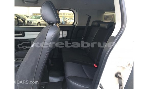 Buy Import Toyota FJ Cruiser White Car in Import - Dubai in Belait Buy Import Toyota FJ Cruiser White Car in Import - Dubai in Belait