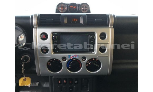 Buy Import Toyota FJ Cruiser White Car in Import - Dubai in Belait Buy Import Toyota FJ Cruiser White Car in Import - Dubai in Belait