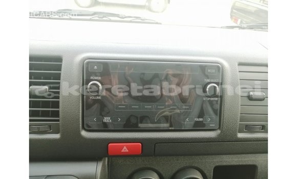 Buy Import Toyota DA White Truck in Import - Dubai in Belait Buy Import Toyota DA White Truck in Import - Dubai in Belait