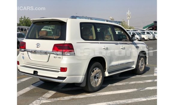 Buy Import Toyota Land Cruiser White Car in Import - Dubai in Belait Buy Import Toyota Land Cruiser White Car in Import - Dubai in Belait