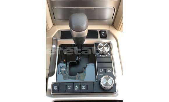 Buy Import Toyota Land Cruiser White Car in Import - Dubai in Belait Buy Import Toyota Land Cruiser White Car in Import - Dubai in Belait