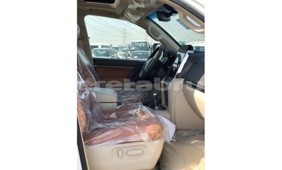 Buy Import Toyota Land Cruiser White Car in Import - Dubai in Belait Buy Import Toyota Land Cruiser White Car in Import - Dubai in Belait