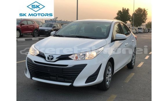 Buy Import Toyota DA White Truck in Import - Dubai in Belait