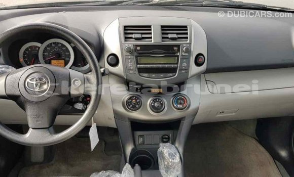 Buy Import Toyota HiAce Green Truck in Import - Dubai in Belait Buy Import Toyota HiAce Green Truck in Import - Dubai in Belait