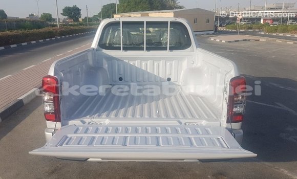 Buy Import Mitsubishi L200 White Car in Import - Dubai in Belait Buy Import Mitsubishi L200 White Car in Import - Dubai in Belait