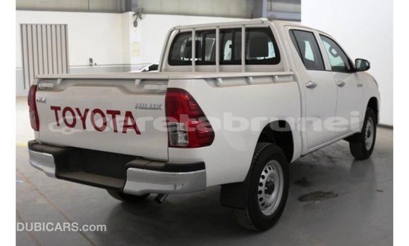 Buy Import Toyota Hilux White Car in Import - Dubai in Belait Buy Import Toyota Hilux White Car in Import - Dubai in Belait