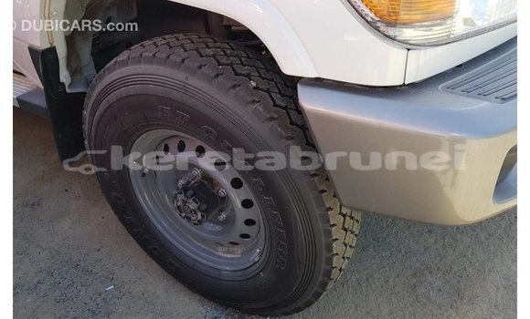 Buy Import Toyota Land Cruiser White Car in Import - Dubai in Belait Buy Import Toyota Land Cruiser White Car in Import - Dubai in Belait
