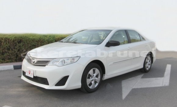 Buy Import Toyota Camry White Car in Import - Dubai in Belait