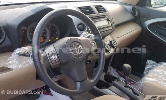 Buy Import Toyota HiAce Brown Truck in Import - Dubai in Belait Buy Import Toyota HiAce Brown Truck in Import - Dubai in Belait